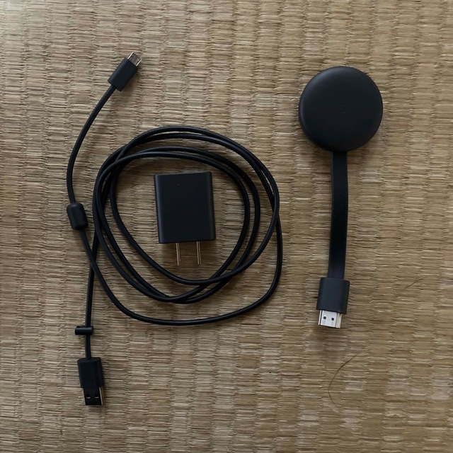 Google(グーグル)の【値下げしました】Google Chromecast スマホ/家電/カメラのPC/タブレット(PC周辺機器)の商品写真