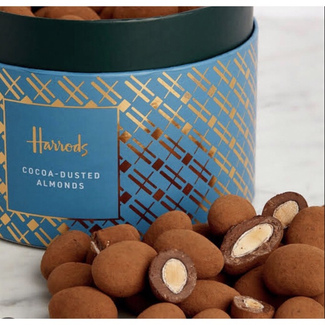 Harrods(ハロッズ)の新品未開封　英国Harrods 高級アーモンドチョコレート 1.1kg 食品/飲料/酒の食品(菓子/デザート)の商品写真