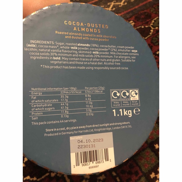 Harrods(ハロッズ)の新品未開封　英国Harrods 高級アーモンドチョコレート 1.1kg 食品/飲料/酒の食品(菓子/デザート)の商品写真