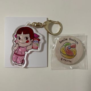 フジヤ(不二家)の不二家　ペコちゃん　キーホルダー　アクリルチャーム&缶バッジ　佐久間くん(キャラクターグッズ)