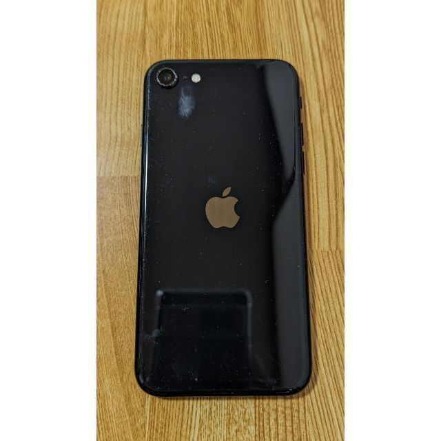 iphone SE2 第2世代　黒　64GB　SIMロックなし　利用制限なし スマホ/家電/カメラのスマートフォン/携帯電話(スマートフォン本体)の商品写真