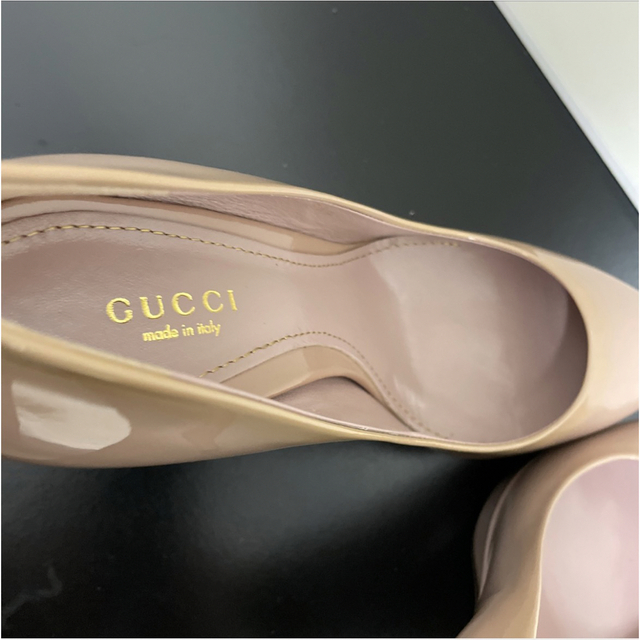 Gucci(グッチ)のGUCCIグッチ　パテントレザー　エナメルパンプス36 1/2 未使用保管品 レディースの靴/シューズ(ハイヒール/パンプス)の商品写真