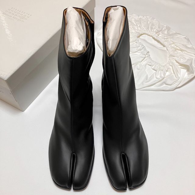 Maison Martin Margiela(マルタンマルジェラ)の新品 42 マルジェラ 22aw タビ レザーブーツ 黒 TABI　3953 メンズの靴/シューズ(ブーツ)の商品写真