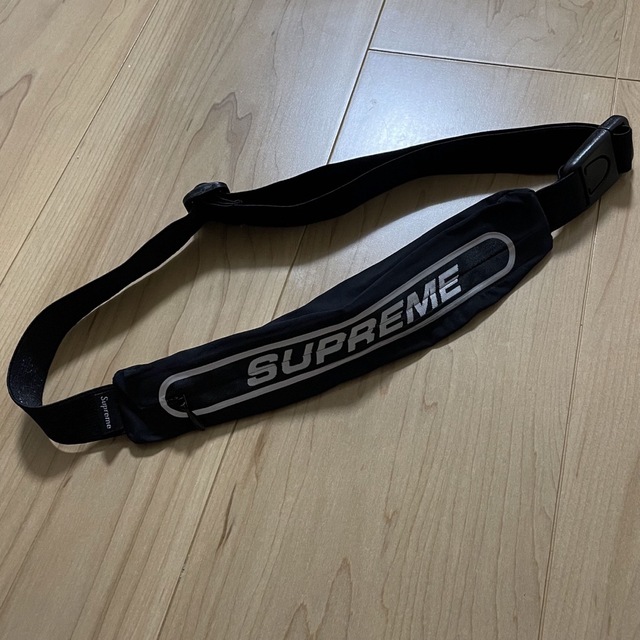 Supreme - supreme ランニングウエストバッグの通販 by shop、K ...