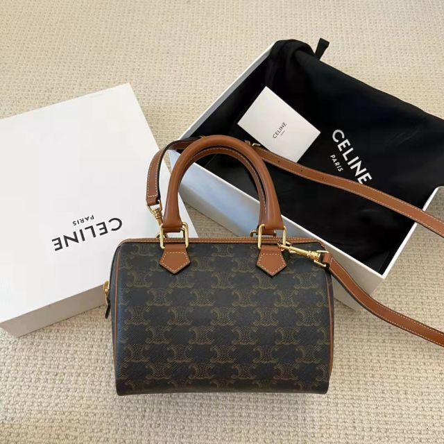 大量入荷 celine - セリーヌ トリオンフ キャンバス ボストン スモール