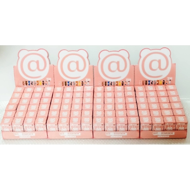 BE@RBRICK(ベアブリック)のバラ96個 ベアブリック シリーズ45 バラ 96個 ベアブリック45 エンタメ/ホビーのおもちゃ/ぬいぐるみ(キャラクターグッズ)の商品写真