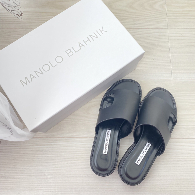 MANOLO BLAHNIK - 【新品】MANOLO BLAHNIK マノロブラニク カットアウト サンダル 黒