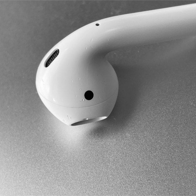 Apple(アップル)のApple AirPods 2世代　片耳 L 片方 左耳 252 スマホ/家電/カメラのオーディオ機器(ヘッドフォン/イヤフォン)の商品写真