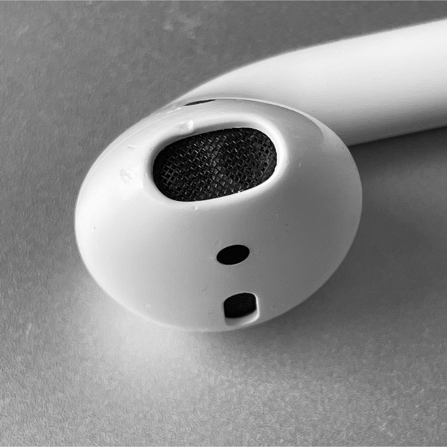 Apple(アップル)のApple AirPods 2世代　片耳 L 片方 左耳 252 スマホ/家電/カメラのオーディオ機器(ヘッドフォン/イヤフォン)の商品写真