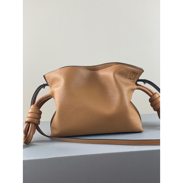 品質が LOEWE - カーフスキン ナパ ミニ 即購入【LOEWE】ロエベ フラメンコクラッチ ショルダーバッグ