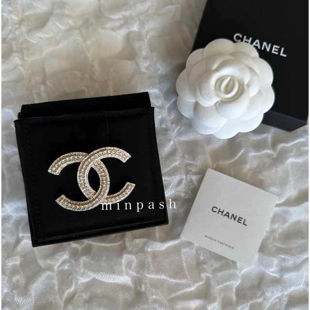 予約中！】 CHANEL - ブローチ ♡ CHANEL ブローチ+コサージュ - www ...