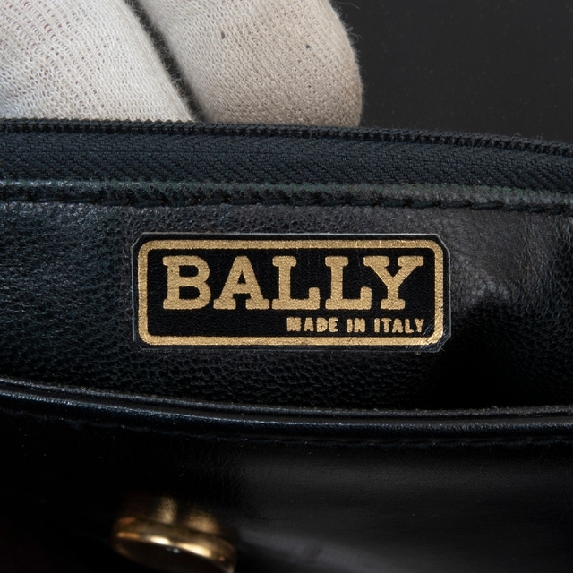 Bally(バリー)の【美品】BALLY(バリー) ヴィンテージ レザー ショルダーバッグ ブラック！ レディースのバッグ(ショルダーバッグ)の商品写真