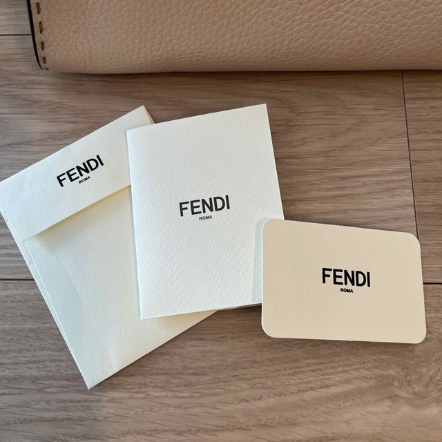 FENDI(フェンディ)のFENDI フェンディ　ピーカブー　エッセンシャリー　ピンク　ベージュ　セレリア レディースのバッグ(ハンドバッグ)の商品写真