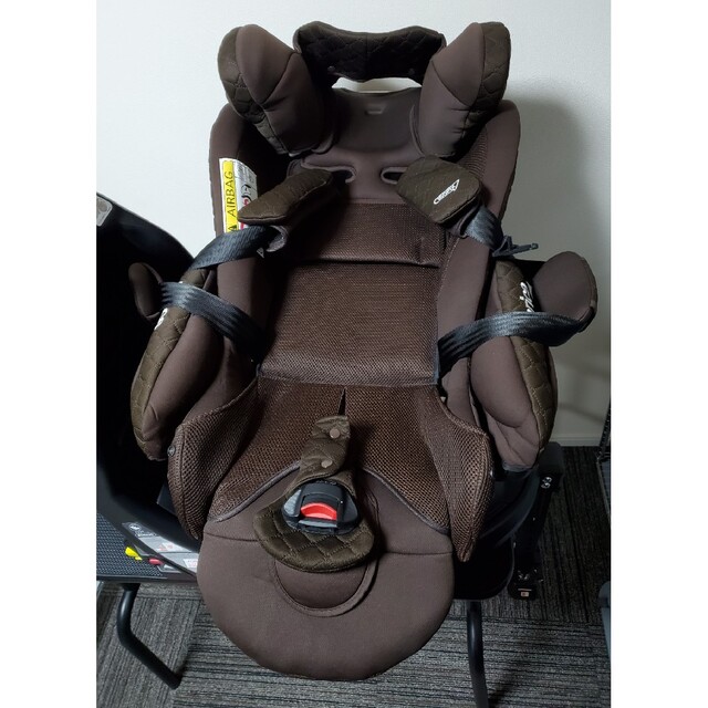 Aprica(アップリカ)のAprica フラディアグロウ デラックス ISOFIX チャイルドシート キッズ/ベビー/マタニティの外出/移動用品(自動車用チャイルドシート本体)の商品写真