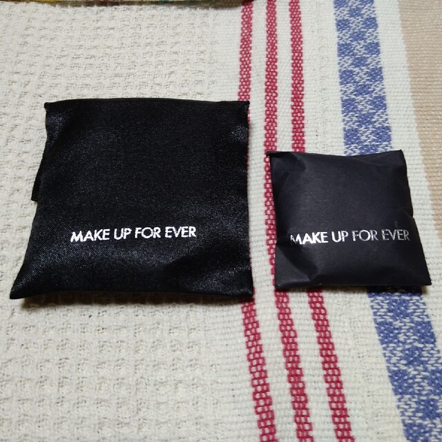 MAKE UP FOR EVER(メイクアップフォーエバー)のメイクアップフォーエバー★パフ★大小セット コスメ/美容のメイク道具/ケアグッズ(パフ・スポンジ)の商品写真