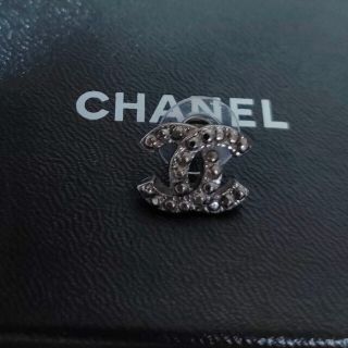 シャネル(CHANEL)のCHANELガンメタリックピアス(ピアス)