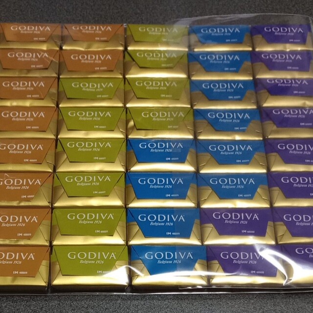 GODIVA(ゴディバ)のGODIVA　ゴディバ　チョコレート　ナポリタン　40個 食品/飲料/酒の食品(菓子/デザート)の商品写真