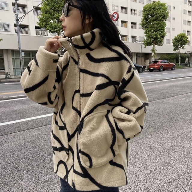 Ameri VINTAGE(アメリヴィンテージ)のAMERI VINTAGE 2WAY REVERSIBLE BOA JACKET レディースのジャケット/アウター(ブルゾン)の商品写真