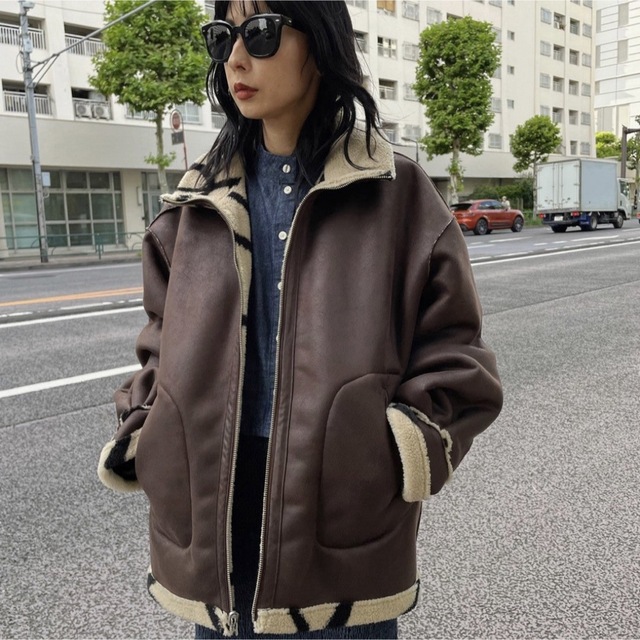 Ameri VINTAGE(アメリヴィンテージ)のAMERI VINTAGE 2WAY REVERSIBLE BOA JACKET レディースのジャケット/アウター(ブルゾン)の商品写真