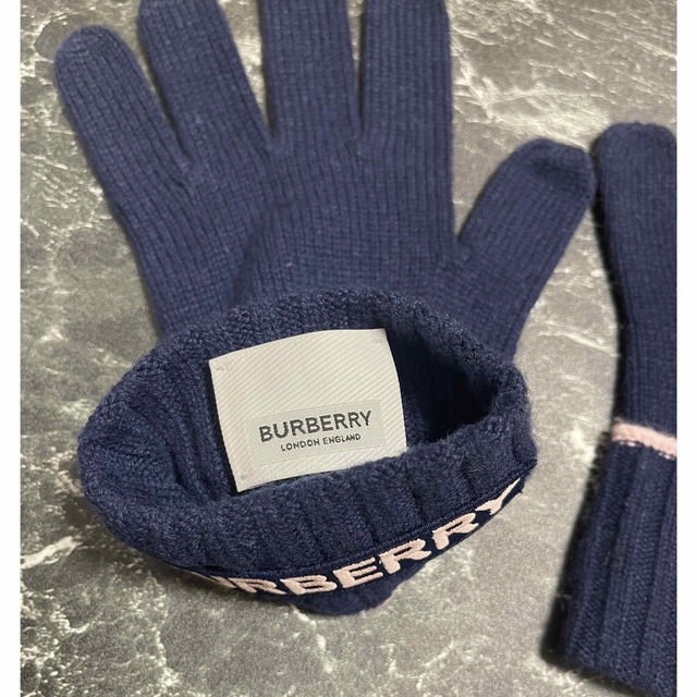 BURBERRY(バーバリー)の☆超破格セール☆ 新品　BURBERRY ロゴ 手袋 グローブ レディースのファッション小物(手袋)の商品写真