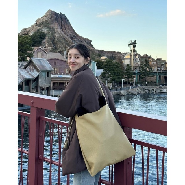 CLANE(クラネ)のCLANE TRAPEZES WIDE TOTE レディースのバッグ(ショルダーバッグ)の商品写真