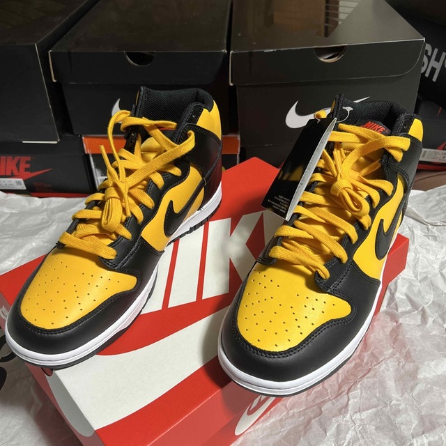 靴/シューズNike Dunk High University Gold and Black