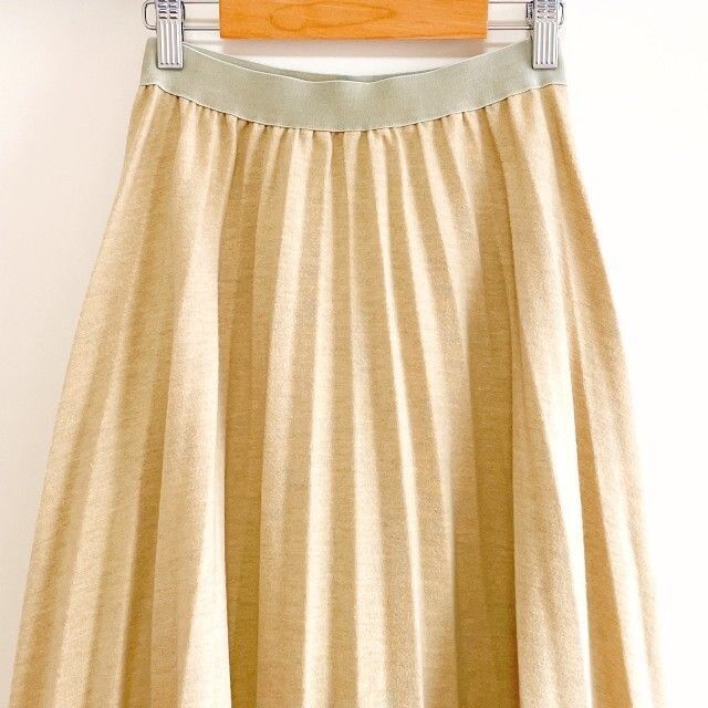 holiday(ホリデイ)のHoliday　ホリディ　イエロー　プリーツスカート　ロング　きれいめ　上品 レディースのスカート(ロングスカート)の商品写真