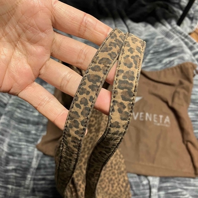 Bottega Veneta(ボッテガヴェネタ)の【正規品】 ボッテガヴェネタ / レオパード柄 トートバッグ / 保存袋付き レディースのバッグ(トートバッグ)の商品写真