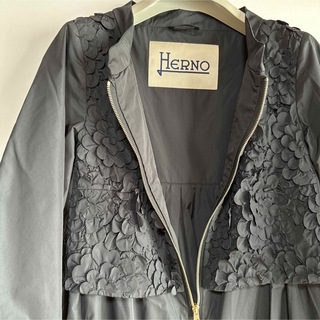 HERNO - ヘルノ HERNO スプリング コート 花びらモチーフ 42 ブラック