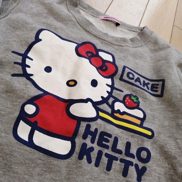 サンリオ(サンリオ)の【130】HELLO KITTY　裏起毛トレーナー　キティちゃん キッズ/ベビー/マタニティのキッズ服女の子用(90cm~)(ジャケット/上着)の商品写真