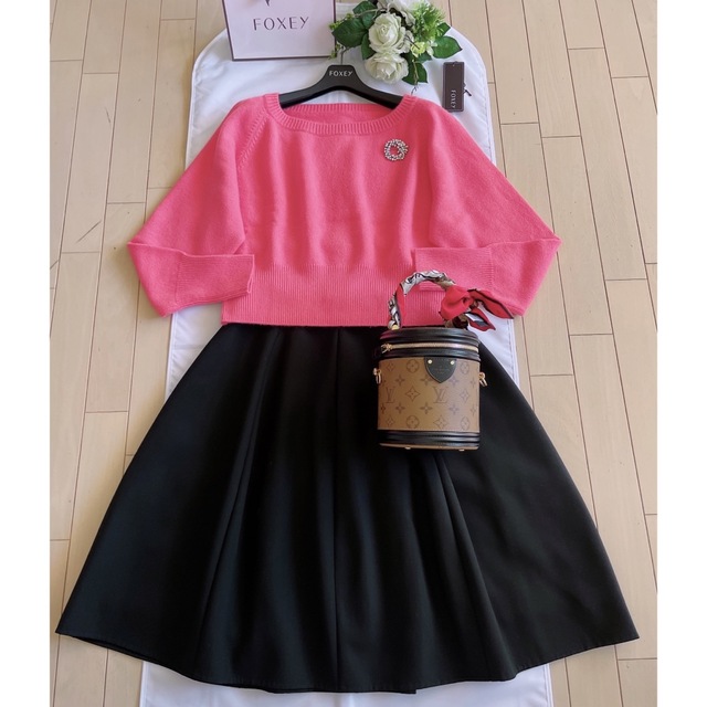 卸直営店(お得な特別割引価格) FOXEY 2019年ドラジェカシミア100