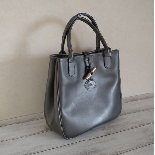 ロンシャン(LONGCHAMP)のロンシャン　ハンドバッグ　エナメル　グレー(ハンドバッグ)