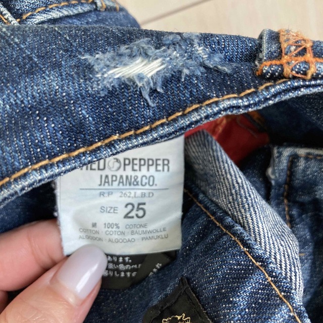 REDPEPPER(レッドペッパー)のRED PEPPER レッドペッパー GOLD LABEL ダメージ加工 W25 レディースのパンツ(デニム/ジーンズ)の商品写真