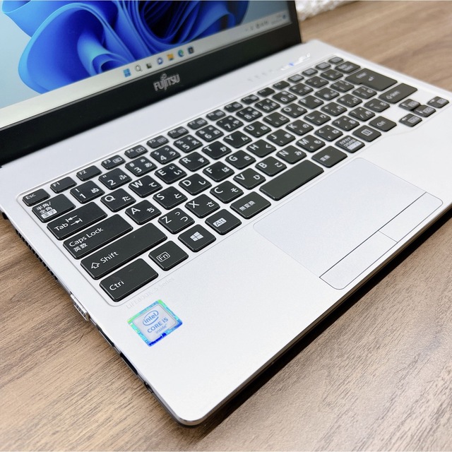 ☘ LIFEBOOK ☘爆速SSD搭載☘Core i5第6世代☘バッテリー良好-