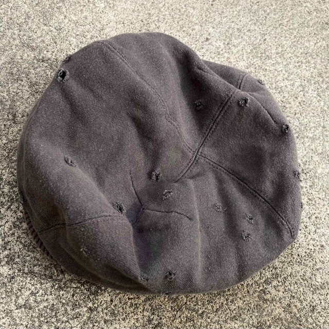 【古着】ビッグサイズ　スウェット生地　弾痕ニット帽　グレー メンズの帽子(ニット帽/ビーニー)の商品写真