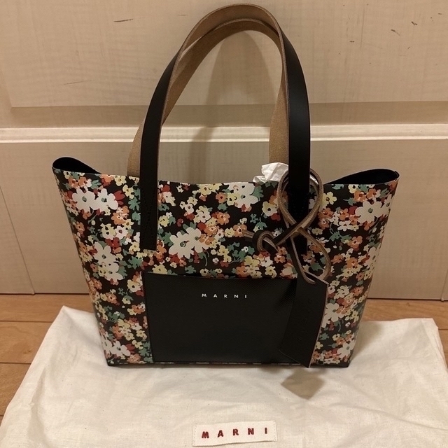 Marni(マルニ)のマルニ MARNI 花柄 トート ショッピングバッグ レディースのバッグ(トートバッグ)の商品写真