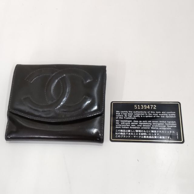シャネル　エナメル　両面　二つ折財布　黒　カードシール有　LJ1ファッション小物