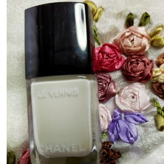 シャネル(CHANEL)のCHANNEL NAIL 927 BLANC ECUME(マニキュア)