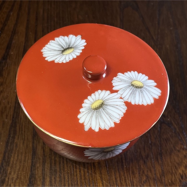 Noritake - オールドノリタケ 蓋付き湯呑 朱赤 白菊 使用レトロ Noritake - オールドノリタケ 蓋付き湯呑 朱赤 白菊 使用レトロ