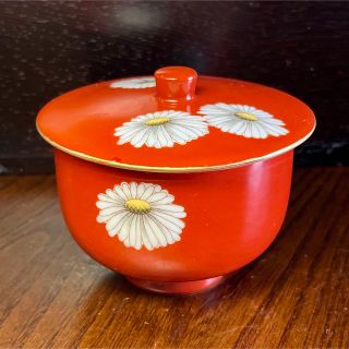 ノリタケ(Noritake)のオールドノリタケ  蓋付き湯呑　朱赤　白菊　使用レトロ　直し有り(食器)