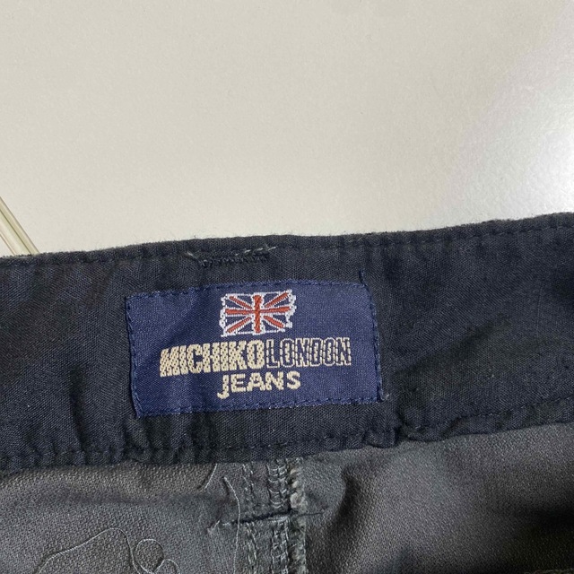 MICHIKO LONDON(ミチコロンドン)のMICHIKO LONDON JEANSコーデュロイチェック黒ハーフパンツ レディースのパンツ(ハーフパンツ)の商品写真