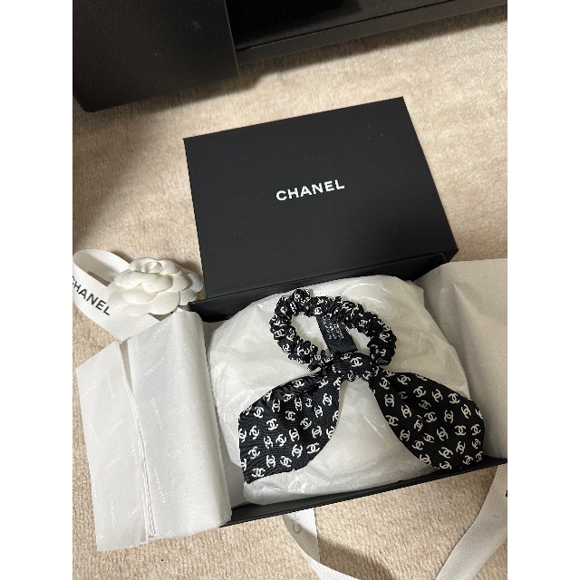 シャネル Chanel ヘアリボン