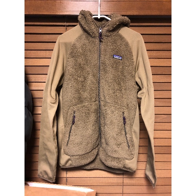 patagonia(パタゴニア)のパタゴニア　サイズM (L相当) 新品未使用 メンズのジャケット/アウター(マウンテンパーカー)の商品写真