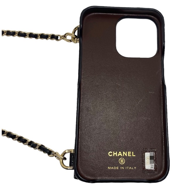 CHANEL(シャネル)のCHANEL シャネル iPhoneケース iPhone13pro マトラッセ スマホショルダー チェーンショルダー ココマーク ココ 斜め掛け  キャビアスキン   ブラック 黒 ゴールド金具 レディース ギフト 美品【中古品】 スマホ/家電/カメラのスマホアクセサリー(iPhoneケース)の商品写真