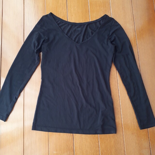 UNIQLO(ユニクロ)のユニクロヒートテック　Sサイズ　長袖　黒シャツ　No.4 レディースのトップス(Tシャツ(長袖/七分))の商品写真