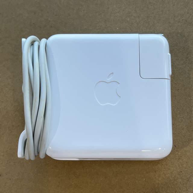 Mac (Apple)(マック)の純正品　マック充電アダプタ　60W MagSafe2 スマホ/家電/カメラのPC/タブレット(PC周辺機器)の商品写真