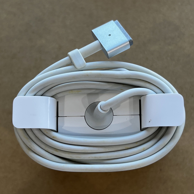 Mac (Apple)(マック)の純正品　マック充電アダプタ　60W MagSafe2 スマホ/家電/カメラのPC/タブレット(PC周辺機器)の商品写真