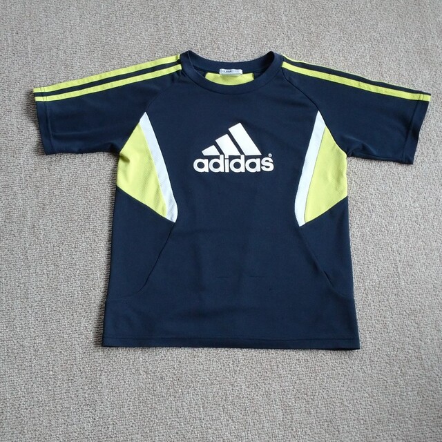 adidas(アディダス)のアディダス 140センチ Ｔシャツ スポーツ/アウトドアのサッカー/フットサル(ウェア)の商品写真