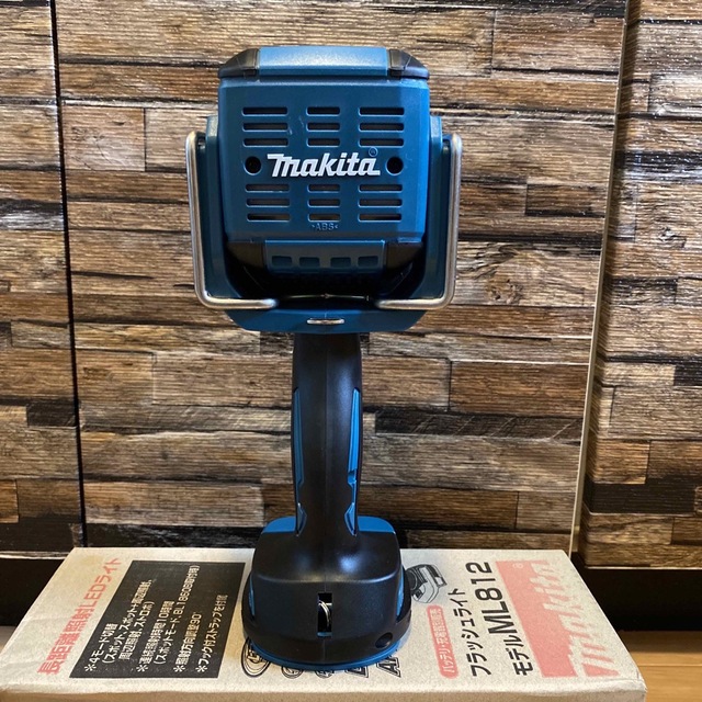 makita フラッシュライト モデルML812 新品未使用品 スポーツ/アウトドアのアウトドア(ライト/ランタン)の商品写真