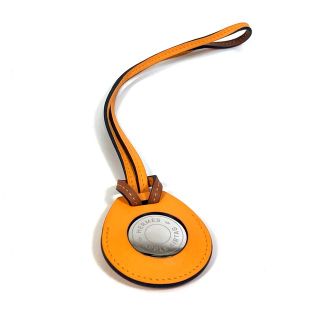 エルメス(Hermes)のエルメス HERMES Apple AirTag エアタグ アップル  セリエ バッグチャーム スイフト オレンジ系 新品同様(キーホルダー)